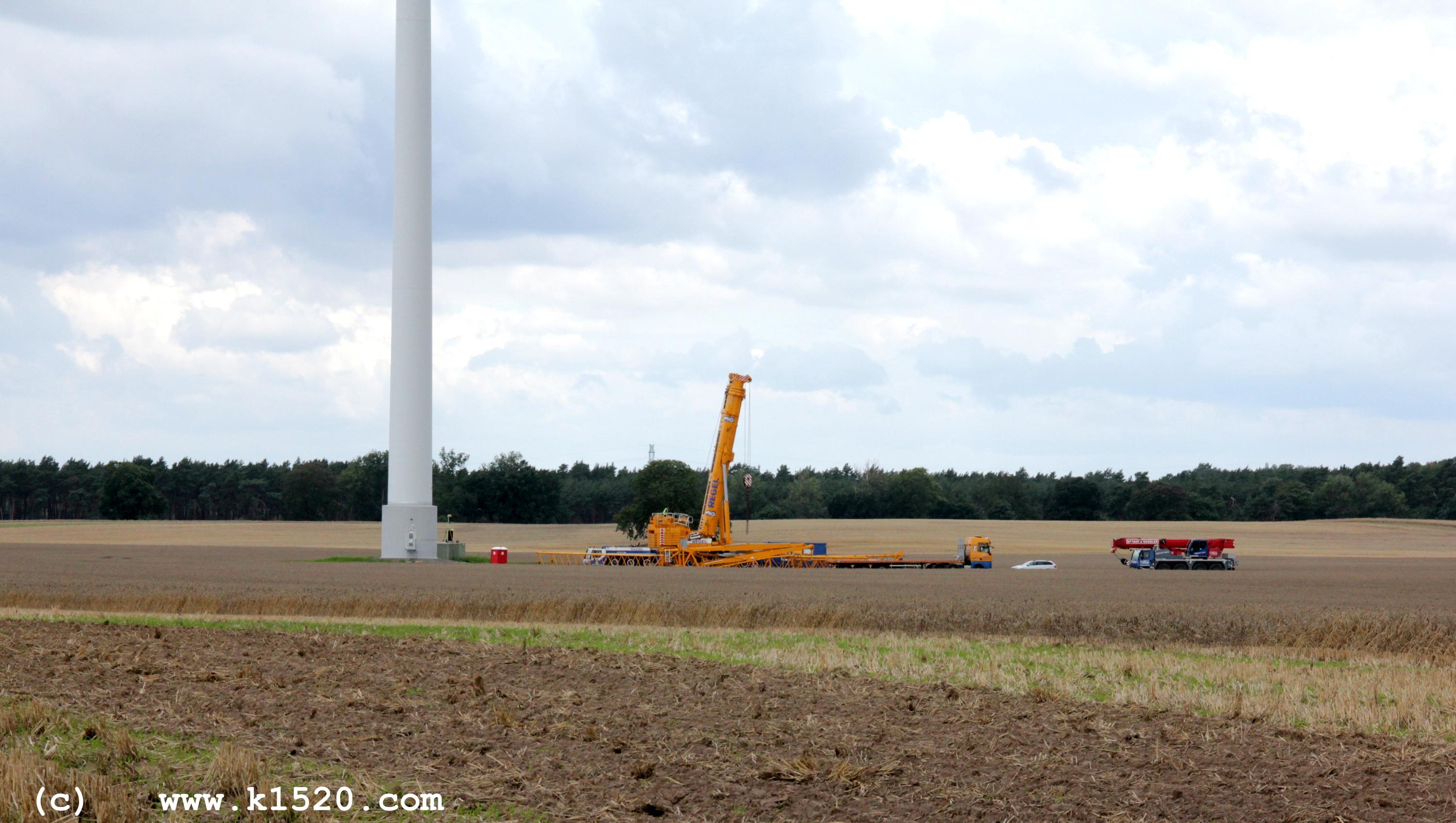 Reparatur Windräder im Windpark Arneburg/Elbe 08/2023,
  Kraneinsatz, 
